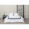 Комплект постельного белья из сатина белого цвета с темно-синим кантом из коллекции essential, 200х220 см