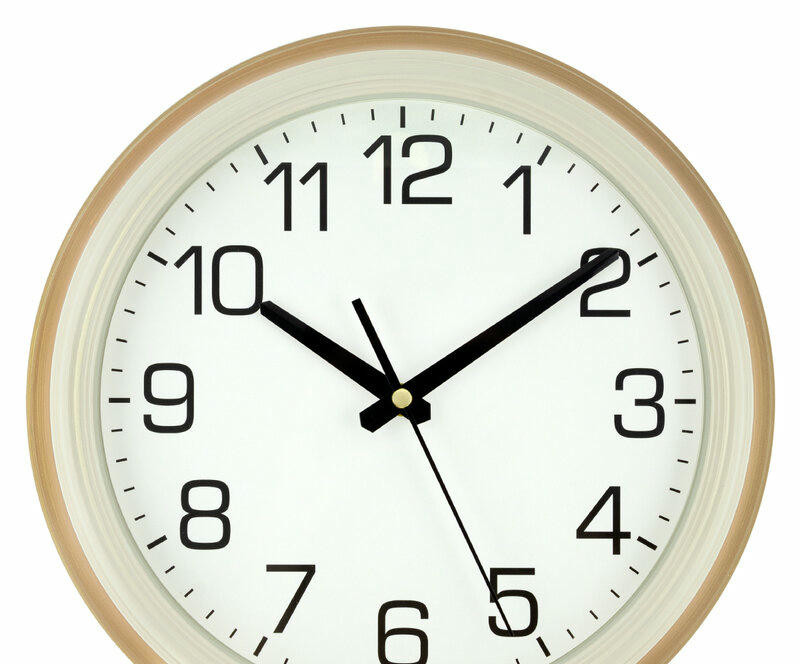 Настенные часы Алмаз А143