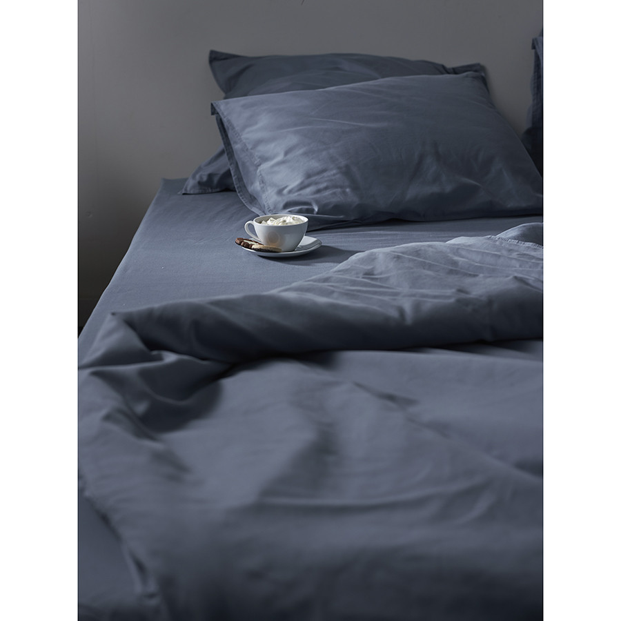 Комплект постельного белья из сатина джинсово-синего цвета с брашинг-эффектом из коллекции essential, 150х200 см