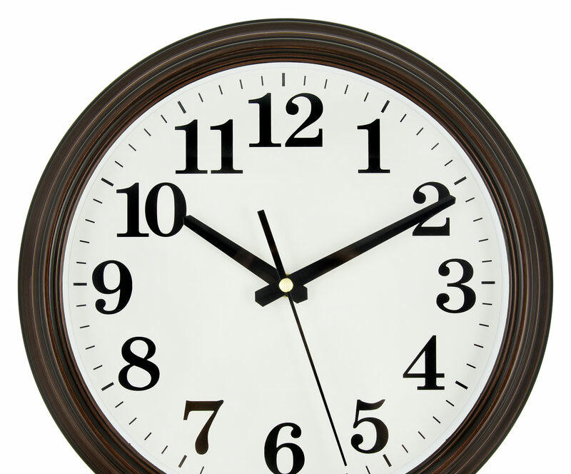 Настенные часы Алмаз А136