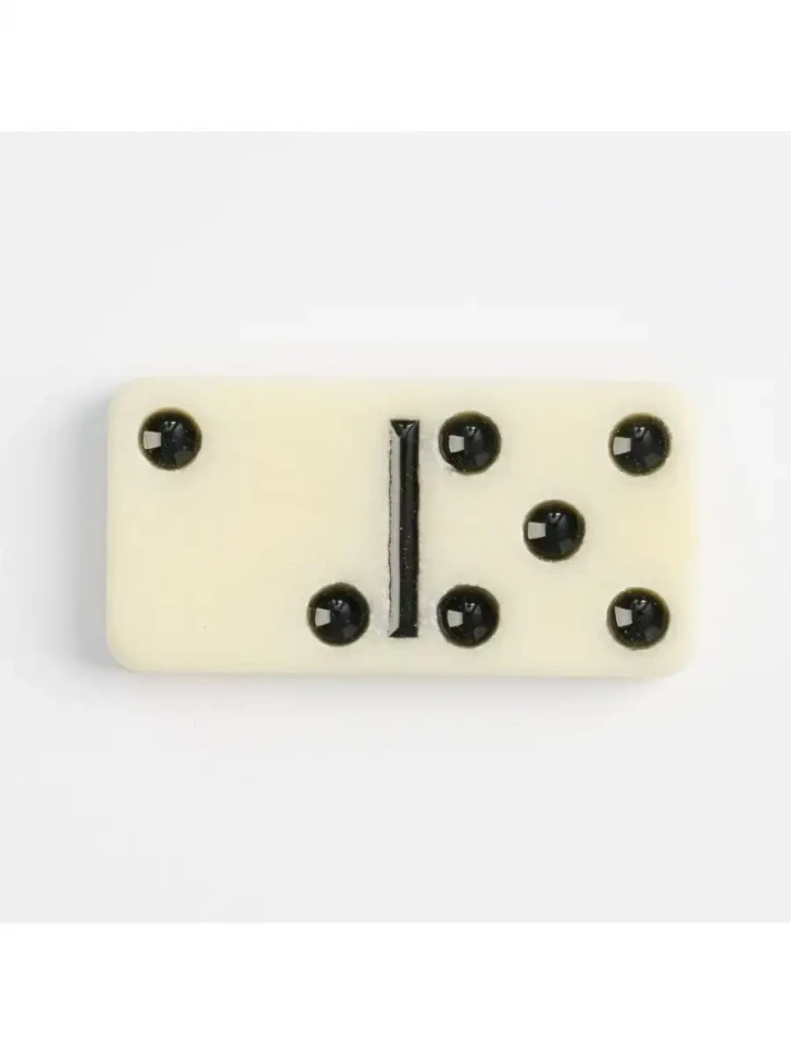 Домино дорожное в чёрном футляре 15 х 9 см, 28 костей / кость 38 х 28 мм