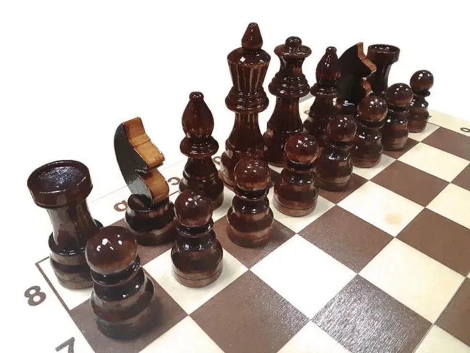 Шахматы "Кировские" большие (Россия, дерево, 43х21.5х6 см)