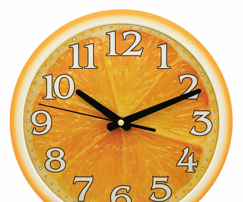 Настенные часы Алмаз В136