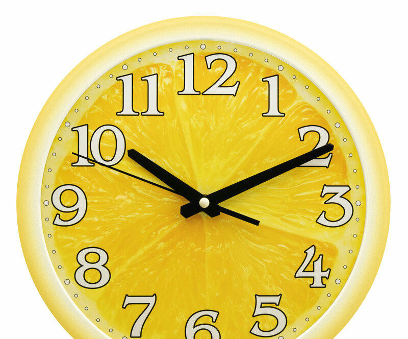 Настенные часы Алмаз В135